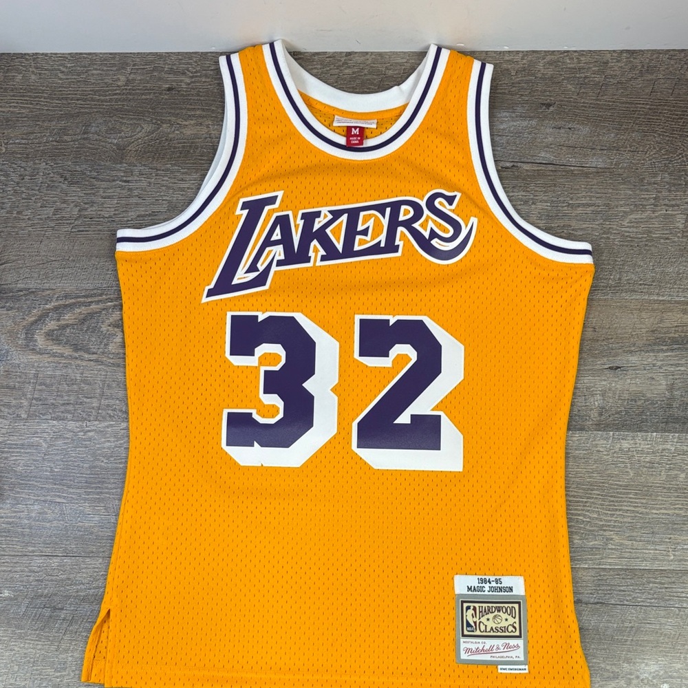 🏀 Mitchell & Ness Los Angeles Lakers Magic Johnson #32 Swingman Jersey – Medium